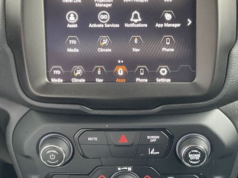 Used 2023 Jeep Renegade Latitude AWD/4WD image 17