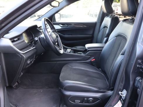 Used 2021 Jeep Grand Cherokee L Laredo AWD/4WD image 4