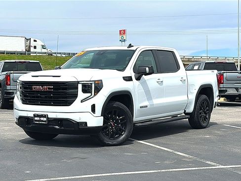 Used 2025 GMC Sierra 1500 Elevation w/ Elevation Premium Package image 2