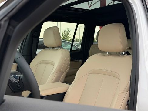 Used 2024 Jeep Grand Cherokee Limited w/ Luxury Tech Group II AWD/4WD image 16