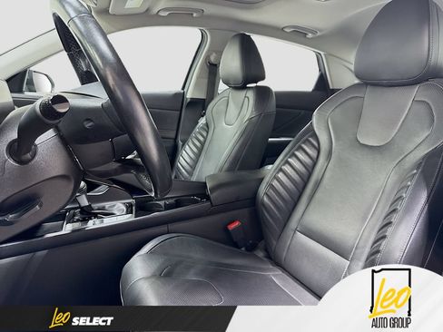 Used 2022 Hyundai Elantra Limited FWD image 25