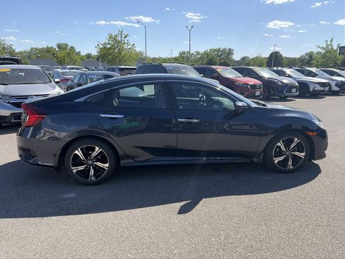 Used 2017 Honda Civic Touring image 4
