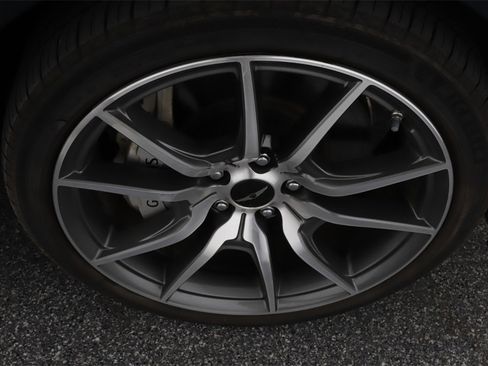 Used 2025 Genesis G70 2.5T image 32