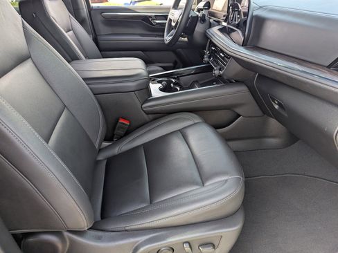 Certified 2025 Chevrolet Suburban Z71 image 12