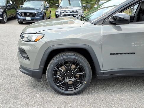 Used 2023 Jeep Compass Latitude AWD/4WD image 7
