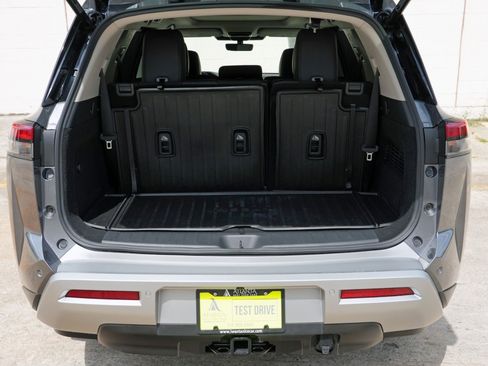 Used 2025 Nissan Pathfinder Platinum w/ Cargo Package AWD/4WD image 8