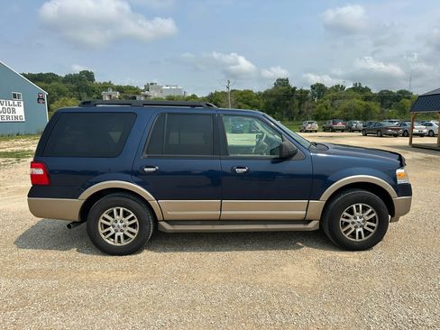 Used 2014 Ford Expedition XLT w/ Equipment Group 202A AWD/4WD image 5