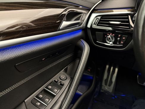 Used 2019 BMW M550i xDrive image 13