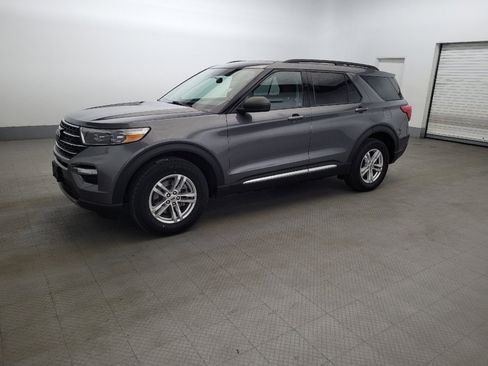 Used 2021 Ford Explorer XLT w/ Equipment Group 202A AWD/4WD image 2