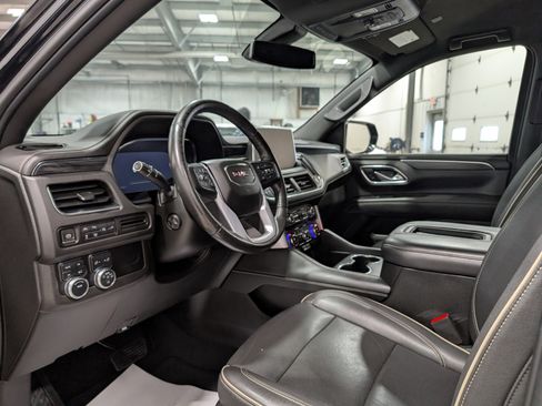 Used 2022 GMC Yukon XL SLT w/ SLT Luxury Package image 15