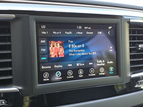 Used 2018 Chrysler Pacifica Touring-L FWD image 18