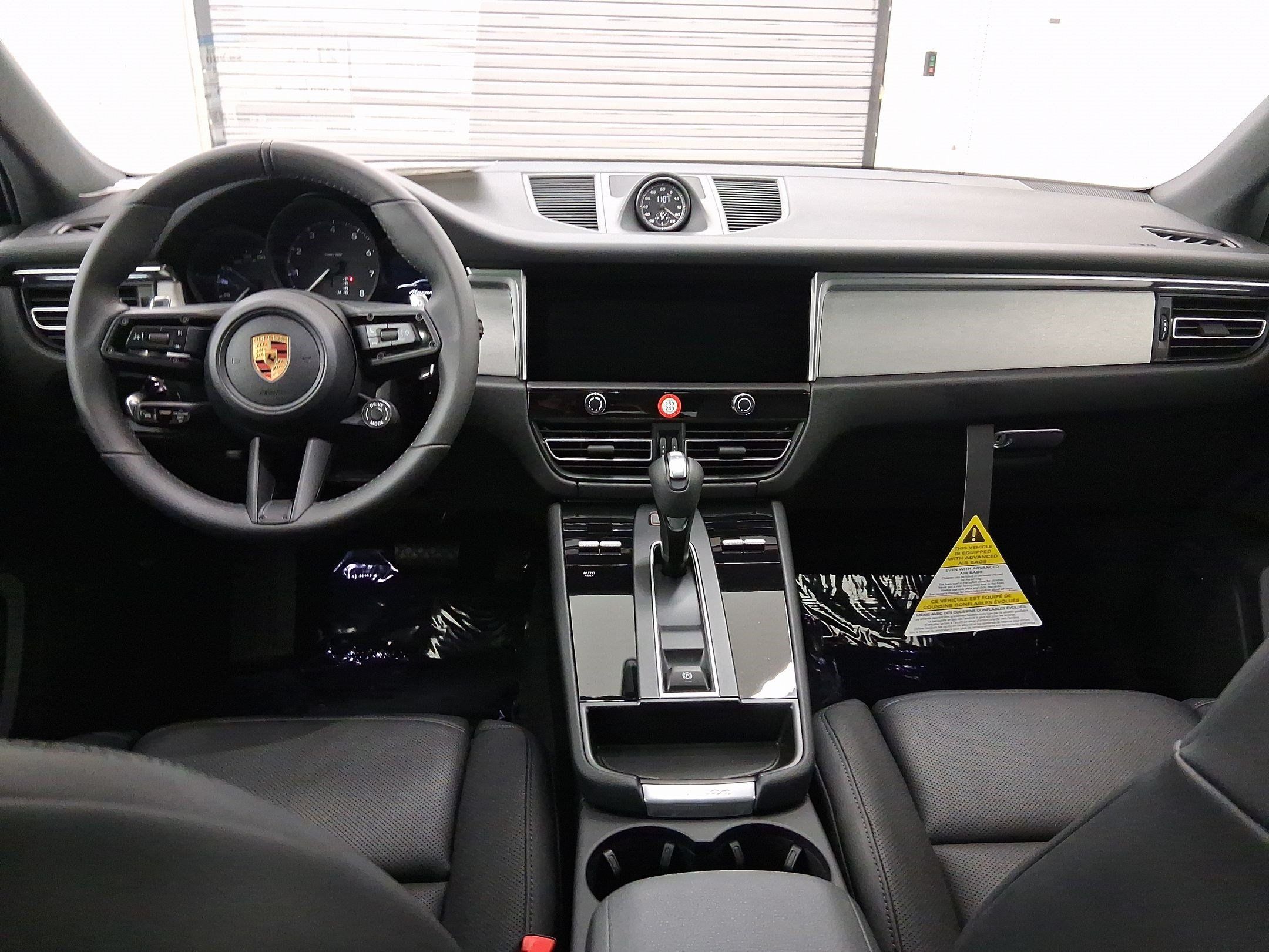 Used 2026 Porsche Macan AWD/4WD image 15