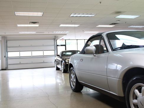 Used 1991 MAZDA MX-5 Miata RWD image 8