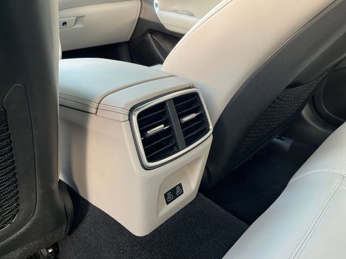 Used 2025 Genesis G70 2.5T image 24