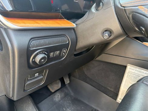 Used 2022 Jeep Grand Wagoneer Series III w/ Rear Seat Video Group 1 AWD/4WD image 31