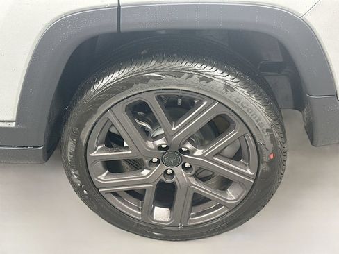 New 2026 Jeep Compass Latitude AWD/4WD image 9