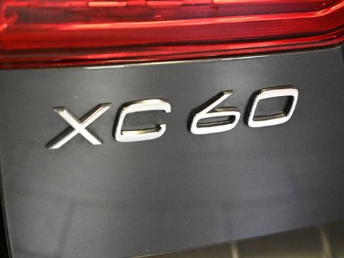 Used 2024 Volvo XC60 B5 Core AWD/4WD image 11