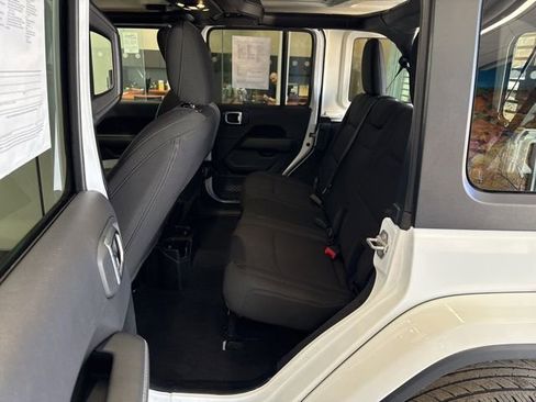 Used 2021 Jeep Wrangler Unlimited Sahara AWD/4WD image 37
