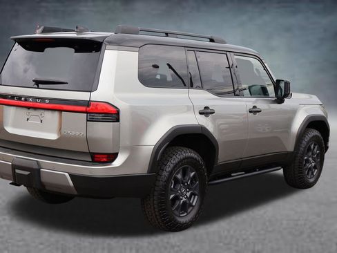 Used 2024 Lexus GX 550 AWD/4WD image 3