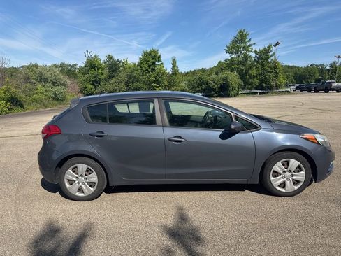Used 2016 Kia Forte LX FWD image 2