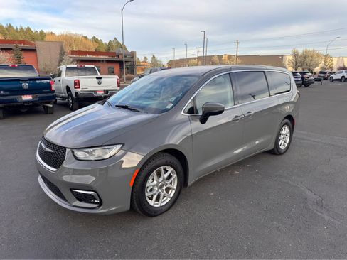Used 2023 Chrysler Pacifica Touring-L image 1