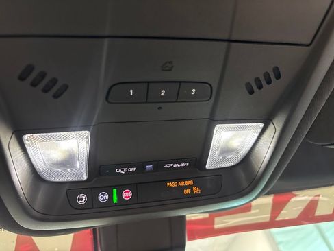 Used 2023 Chevrolet Equinox Premier AWD/4WD image 27