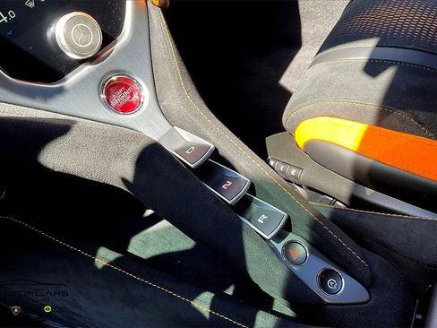 Used 2024 McLaren 750S Spider image 16