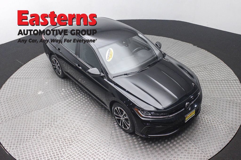 Used 2025 Volkswagen Jetta Sport FWD image 3