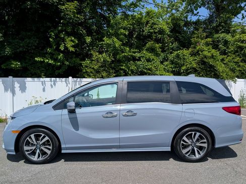 Used 2024 Honda Odyssey Touring image 2