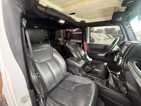 Used 2015 Jeep Wrangler Unlimited Rubicon AWD/4WD image 15