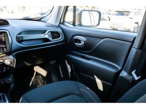 Used 2023 Jeep Renegade Latitude w/ Premium Group image 15