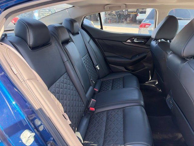 Used 2022 Nissan Maxima Platinum w/ Sport Mat Group FWD image 18