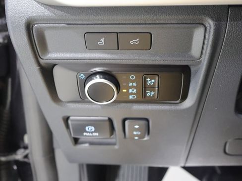 Used 2023 Ford Expedition XLT AWD/4WD image 9