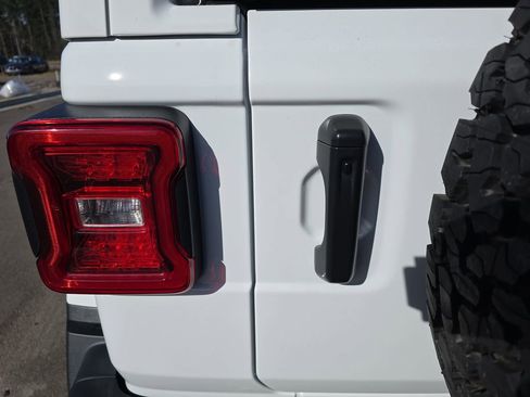 Used 2023 Jeep Wrangler Unlimited Rubicon 392 image 18