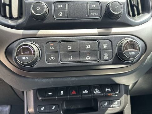 Used 2022 Chevrolet Colorado Z71 AWD/4WD image 18
