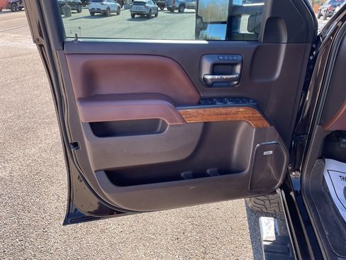 Used 2019 Chevrolet Silverado 2500 High Country w/ Duramax Plus Package image 13