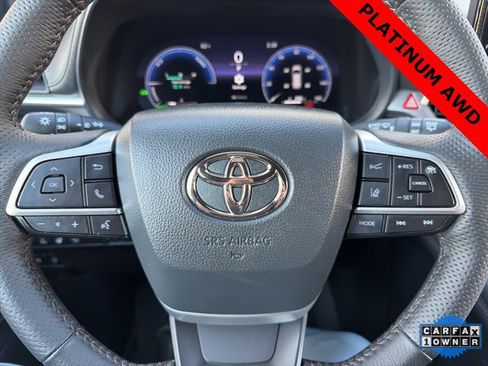 Used 2025 Toyota Sienna Platinum image 33