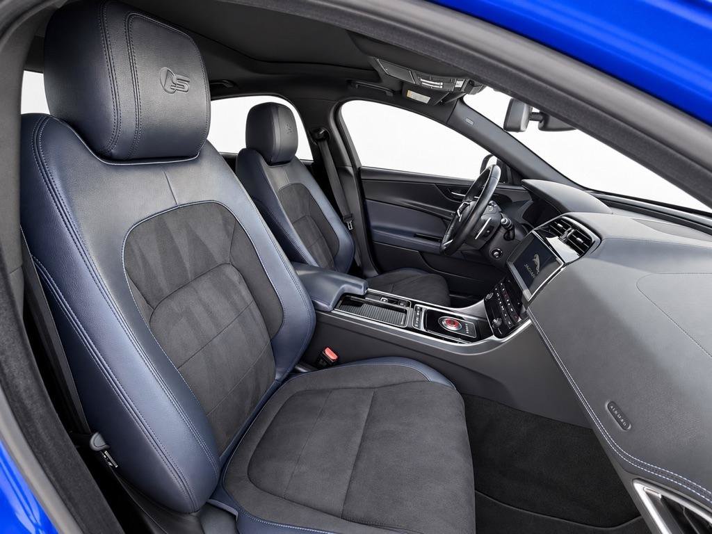 Used 2018 Jaguar XE S AWD/4WD image 10