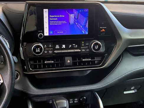Used 2023 Toyota Highlander L FWD image 7