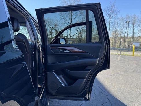 Used 2017 Cadillac Escalade Luxury image 22