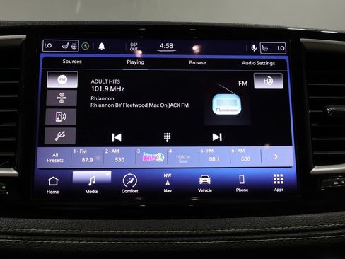 Used 2021 Chrysler Pacifica Touring-L FWD image 30