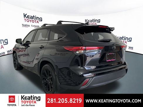 Used 2023 Toyota Highlander LE FWD image 8