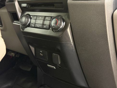 Used 2018 Ford F550 4x4 Regular Cab Super Duty image 31