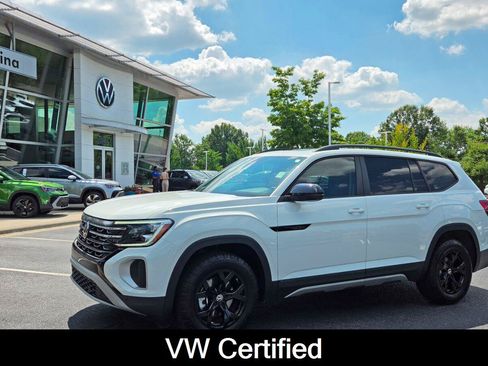 Certified 2025 Volkswagen Atlas Peak Edition SE AWD/4WD image 1