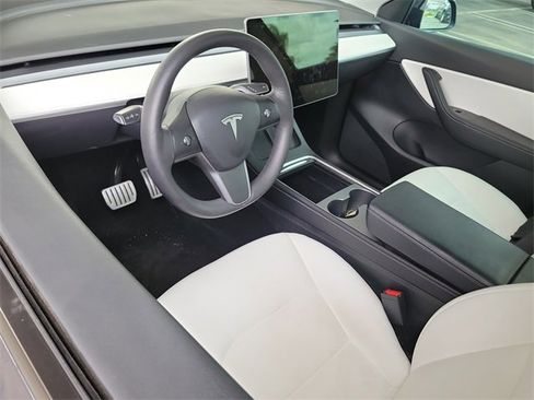 Used 2022 Tesla Model Y Performance image 6