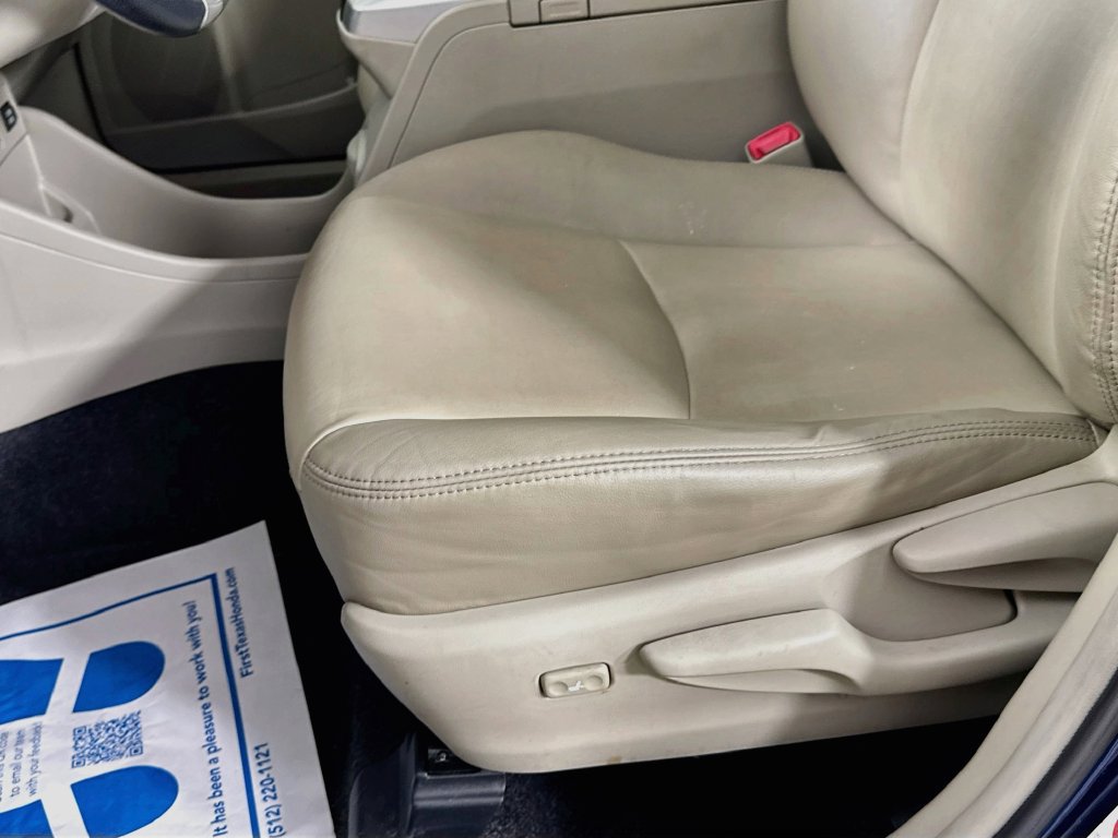 Used 2013 Toyota Prius V Five FWD image 22
