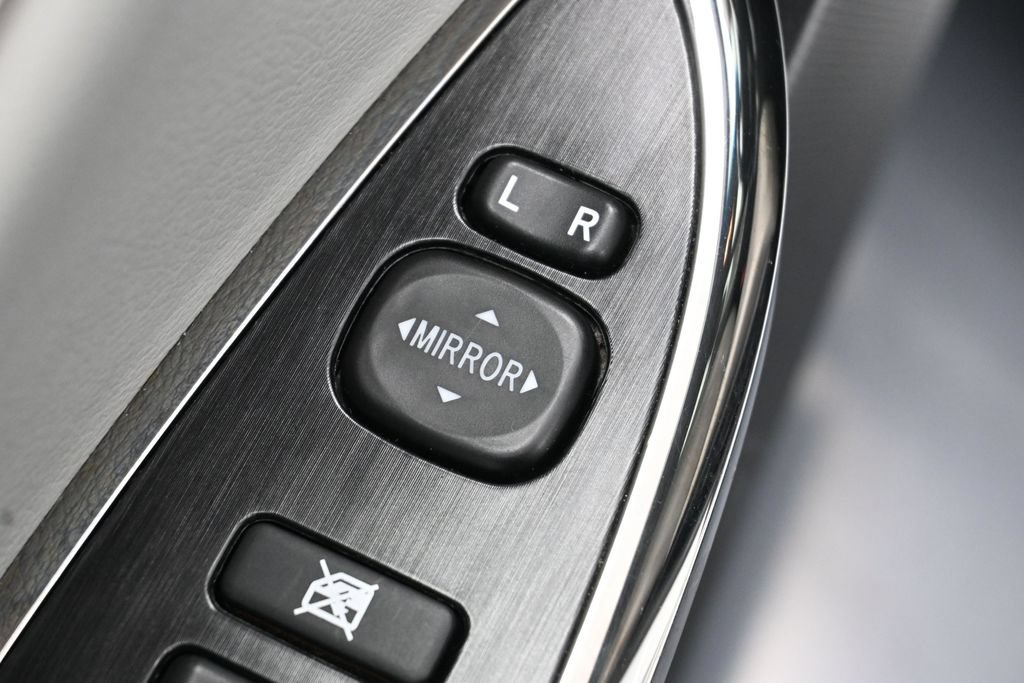 Used 2013 Toyota Avalon Limited FWD image 5