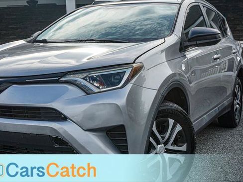 Used 2016 Toyota RAV4 LE FWD image 3