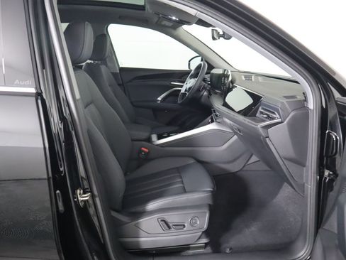 Used 2025 Audi Q5 Premium w/ Convenience Package image 23