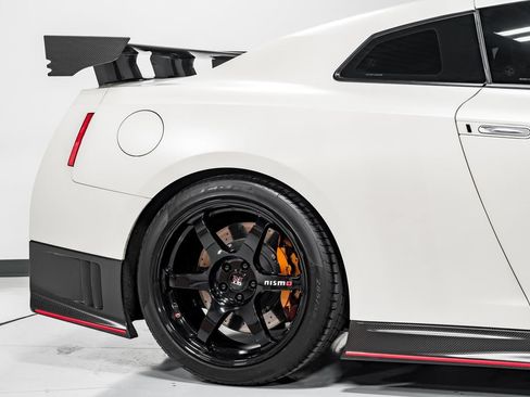 Used 2016 Nissan GT-R NISMO AWD/4WD image 44